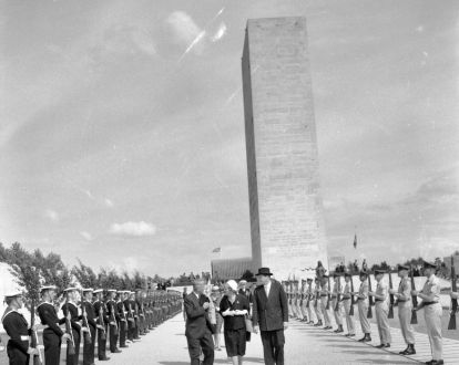 Monument tussen de Heuvels